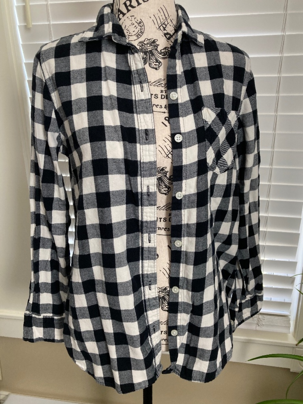 Women Checker Plaid Button down Small